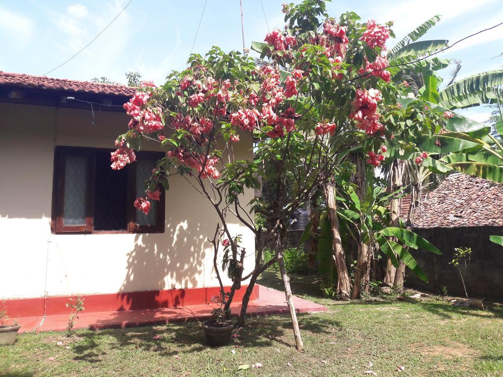 Pradeepa House Apartamento Unawatuna Exterior foto