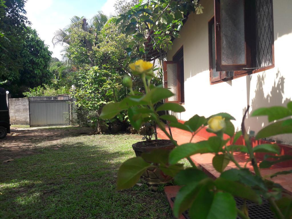 Pradeepa House Apartamento Unawatuna Exterior foto