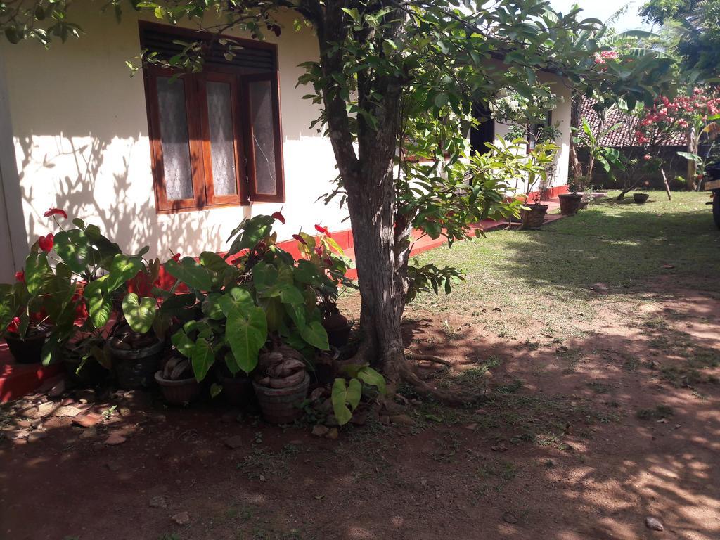Pradeepa House Apartamento Unawatuna Exterior foto