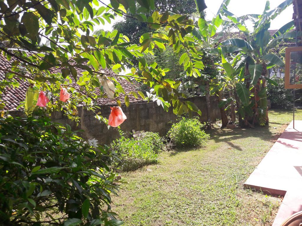Pradeepa House Apartamento Unawatuna Exterior foto